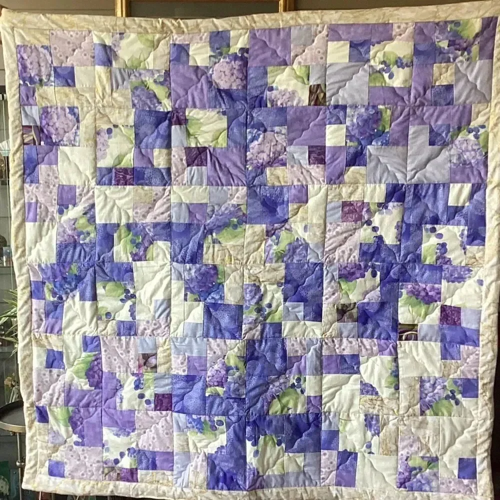 NWT Hand Crafted Gorgeous Shades of Purple, Cream and Gold Hydrangea Print Quilt
